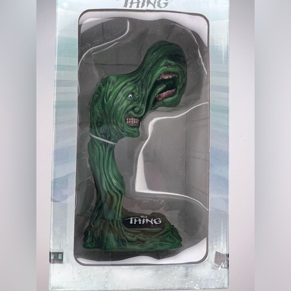 The Thing 1982 Chronicles Collectibles Bottins Monster Figure Loot Crate - Picture 5 of 11